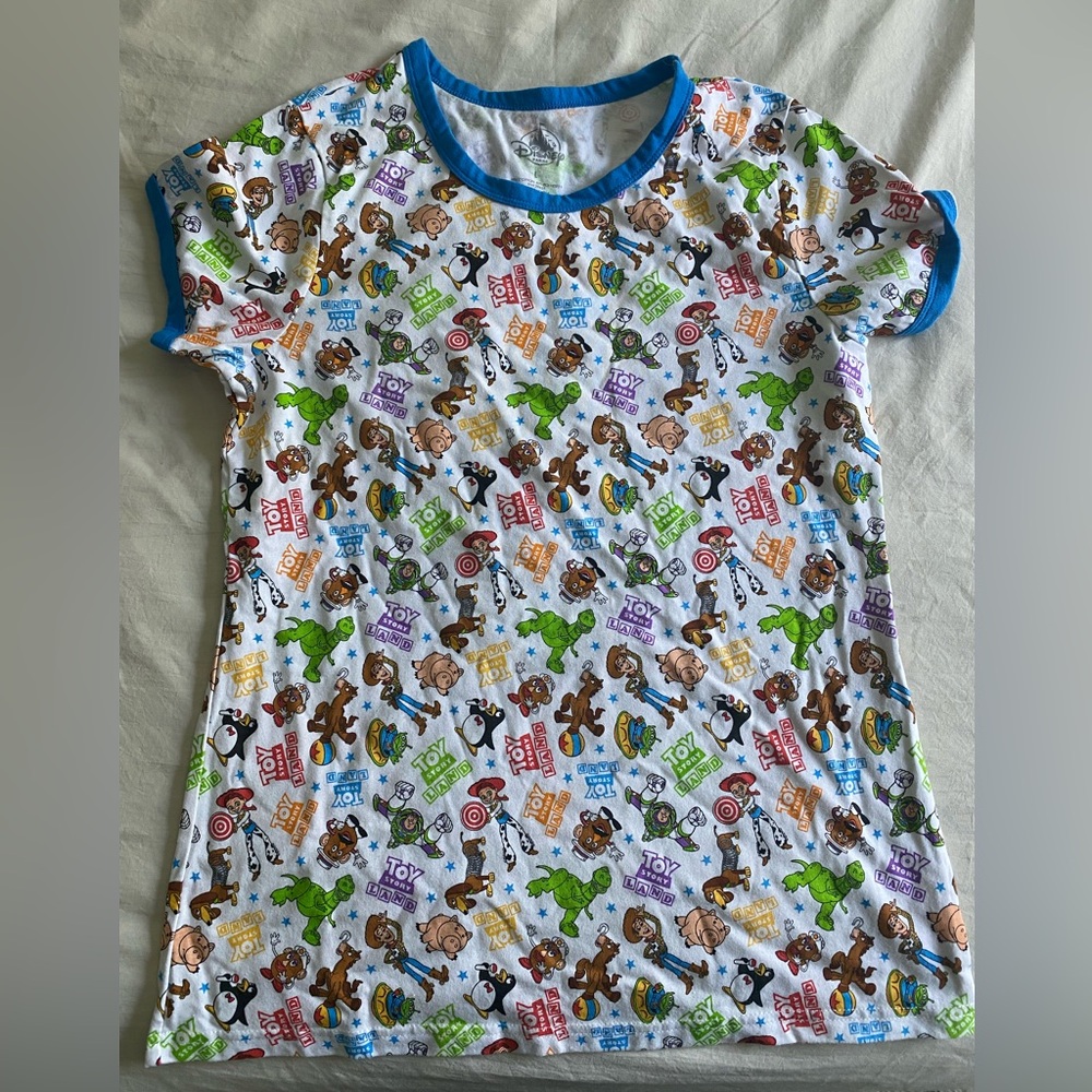 Disney Women’s Toy Story themed shirt. Size Large. Never worn.